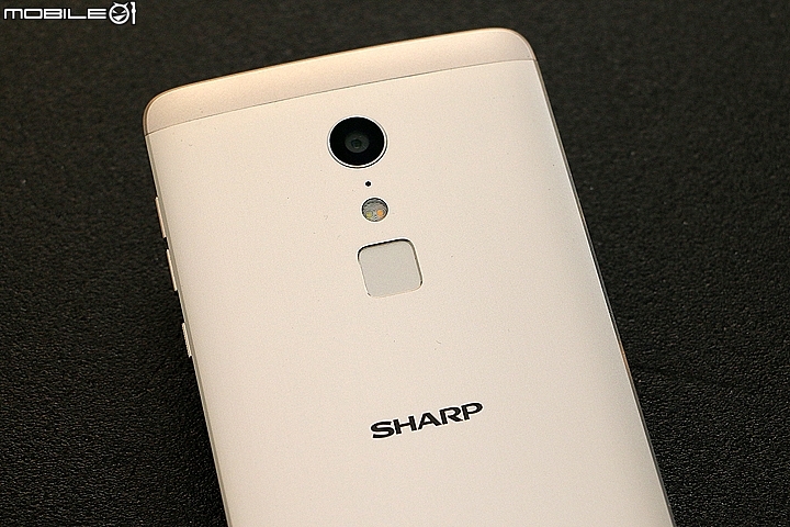 SHARP Z2十核金屬機 充電30分鐘能達50%電量