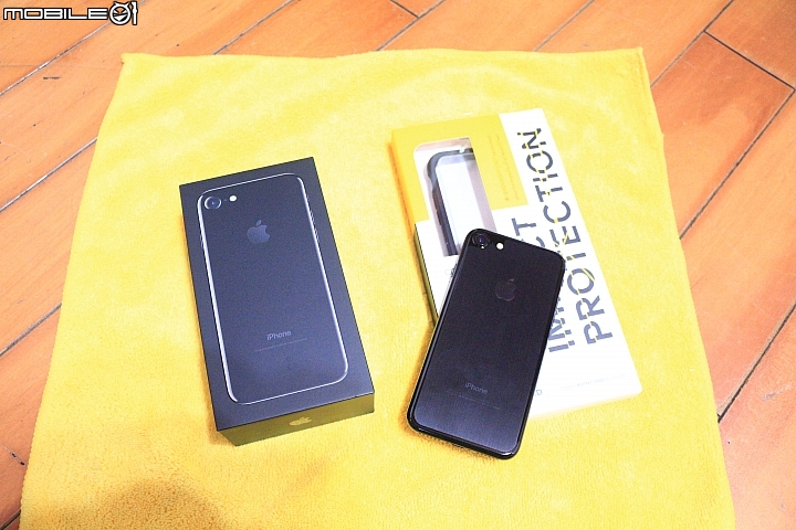 iPhone 7 Jet Black 曜石黑 使用24小時 開箱 加犀牛盾保護殼及保護貼