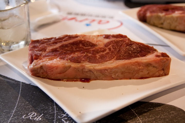【美食。食記】台中 台中市 肉質中等 油煙稍重 牛排 豬排 雞排 凱恩斯岩燒餐廳