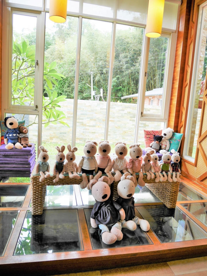 【三義 | 景觀餐廳】擁有透明玻璃座位的可愛森林小屋餐廳♣青松自在