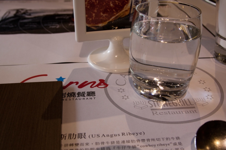 【美食。食記】台中 台中市 肉質中等 油煙稍重 牛排 豬排 雞排 凱恩斯岩燒餐廳