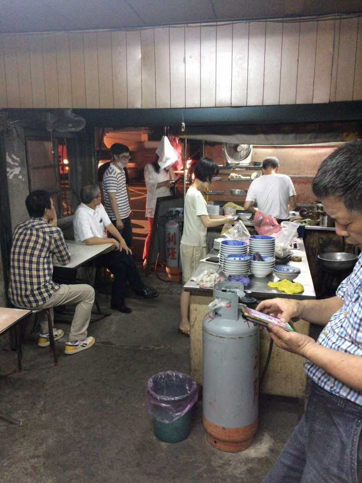 【美食。食記】彰化 彰鹿路 想開就開 蛤仔肥香 蛤仔麵 賣完了 有錢吃不到 神秘小店
