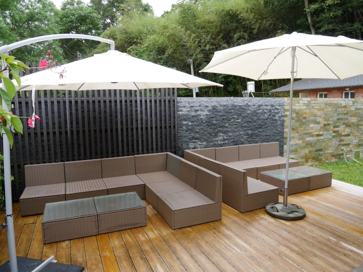 【三義 | 景觀餐廳】擁有透明玻璃座位的可愛森林小屋餐廳♣青松自在