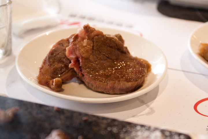 【美食。食記】台中 台中市 肉質中等 油煙稍重 牛排 豬排 雞排 凱恩斯岩燒餐廳
