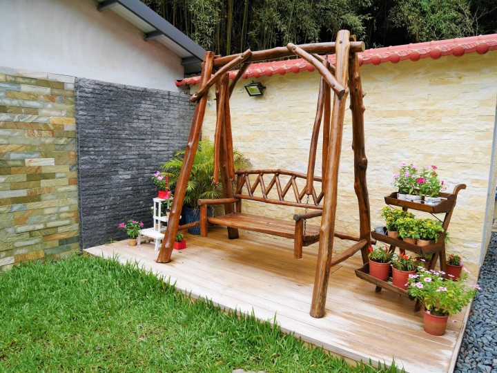【三義 | 景觀餐廳】擁有透明玻璃座位的可愛森林小屋餐廳♣青松自在