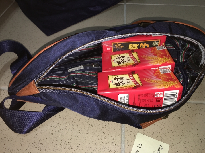 開箱:Orobianco單肩包 (圖多)(男)耐用又不撞包很推薦