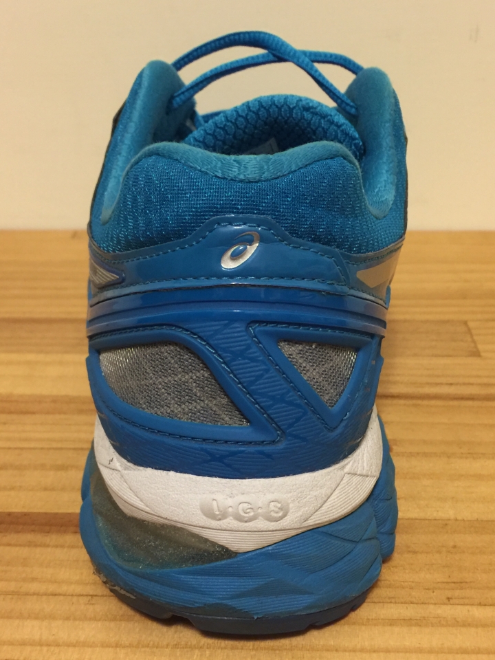 亞瑟士翔走 ASICS SKYSENSOR GLIDE 4-wide 開箱分享(附GEL-KAYANO 22比較)