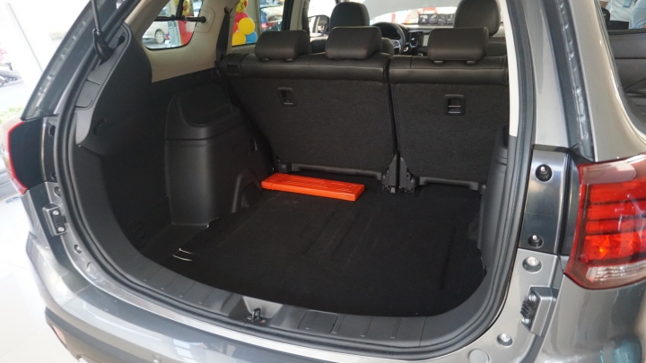 賞車New Outlander