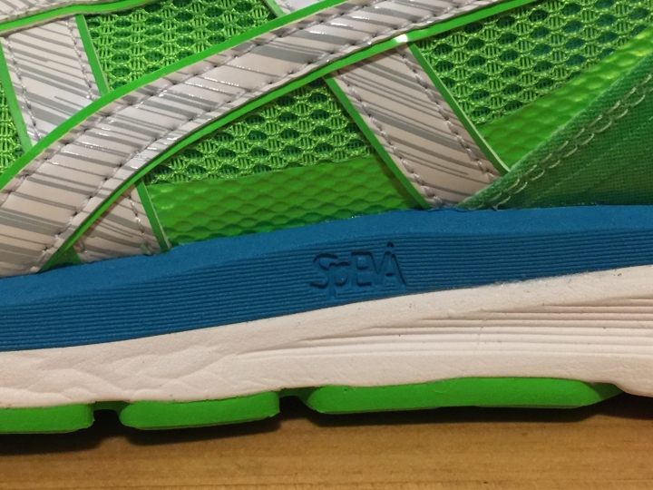 亞瑟士翔走 ASICS SKYSENSOR GLIDE 4-wide 開箱分享(附GEL-KAYANO 22比較)