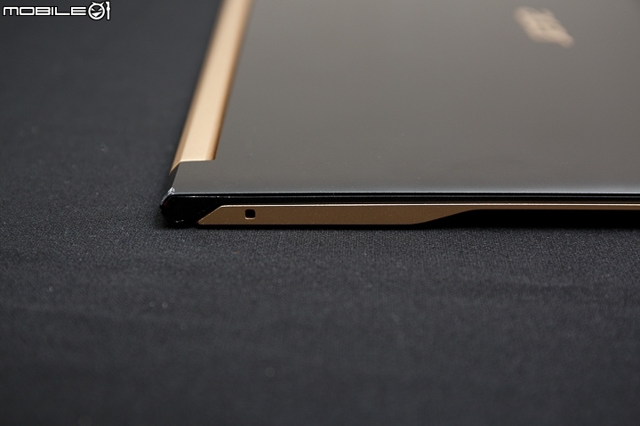 Acer Swift 7 約莫 1cm 的極致輕薄