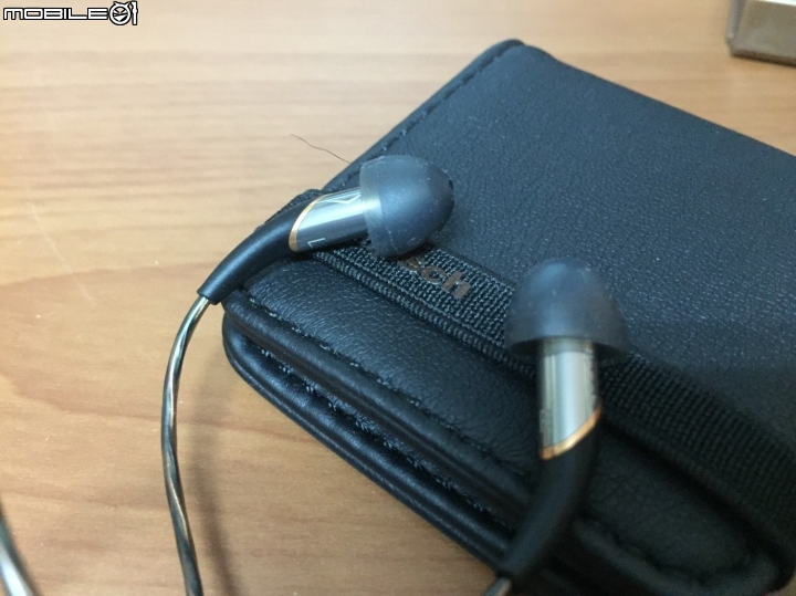應該是01首開吧? Klipsch Reference X12i