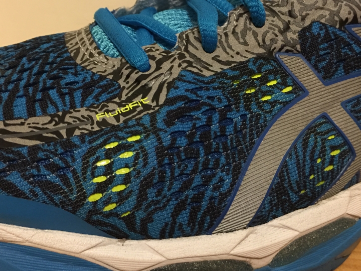 亞瑟士翔走 ASICS SKYSENSOR GLIDE 4-wide 開箱分享(附GEL-KAYANO 22比較)