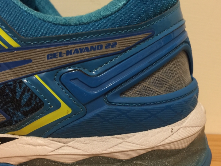 亞瑟士翔走 ASICS SKYSENSOR GLIDE 4-wide 開箱分享(附GEL-KAYANO 22比較)
