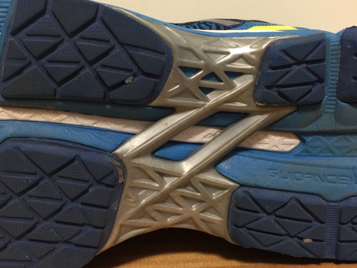 亞瑟士翔走 ASICS SKYSENSOR GLIDE 4-wide 開箱分享(附GEL-KAYANO 22比較)