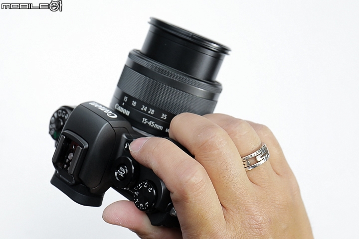 【採訪】Canon EOS M5 搭載DAF技術對焦超犀利,連拍每秒9張支援下翻自拍!