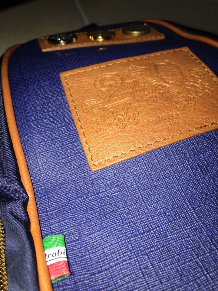 開箱:Orobianco單肩包 (圖多)(男)耐用又不撞包很推薦