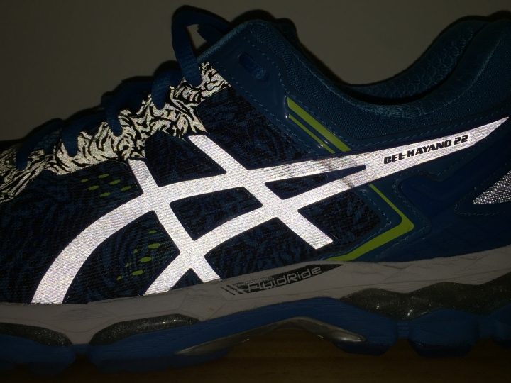 亞瑟士翔走 ASICS SKYSENSOR GLIDE 4-wide 開箱分享(附GEL-KAYANO 22比較)