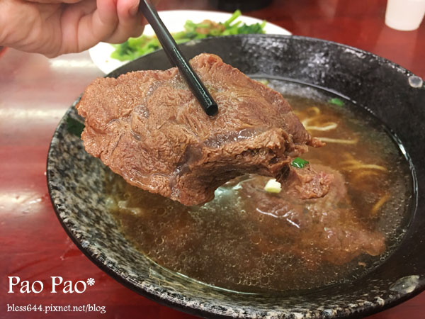 【逢甲】尊品原汁牛肉麵~湯頭好清爽~酸菜無限加