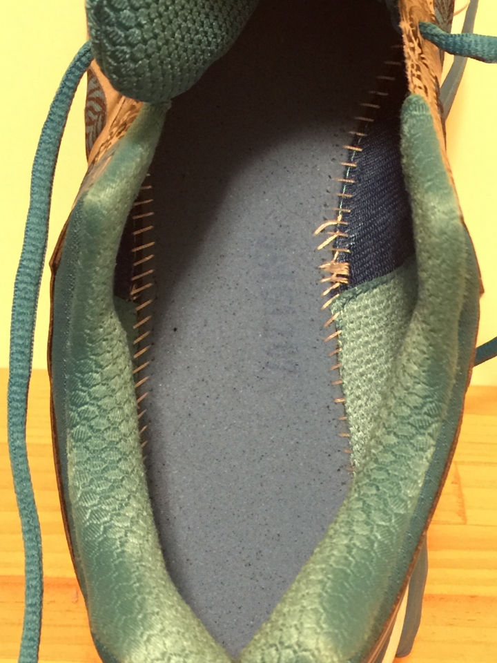 亞瑟士翔走 ASICS SKYSENSOR GLIDE 4-wide 開箱分享(附GEL-KAYANO 22比較)