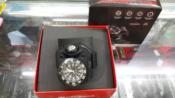 SureFire 2211 Luminox WristLight 手錶燈開箱