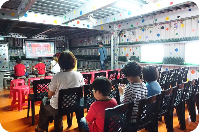 【苗栗遛小孩景點】汽水喝到飽,彈珠撿到飽,還有 「趣味 」的彈珠汽水DIY。大補內彈珠汽水觀光工廠!!!