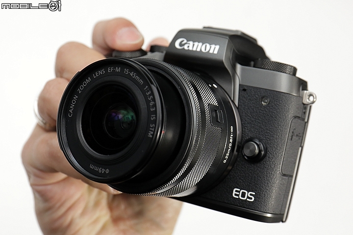 【採訪】Canon EOS M5 搭載DAF技術對焦超犀利,連拍每秒9張支援下翻自拍!