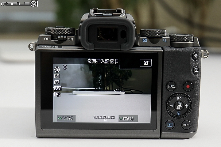 【採訪】Canon EOS M5 搭載DAF技術對焦超犀利,連拍每秒9張支援下翻自拍!
