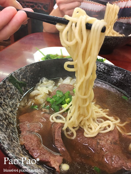 【逢甲】尊品原汁牛肉麵~湯頭好清爽~酸菜無限加