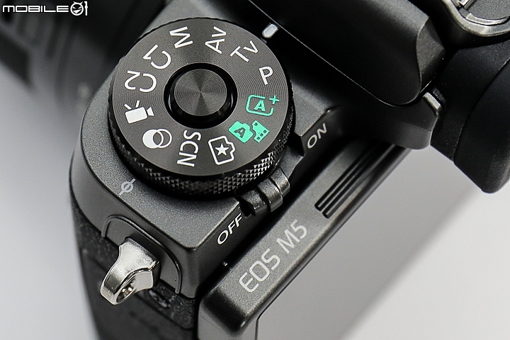 【採訪】Canon EOS M5 搭載DAF技術對焦超犀利,連拍每秒9張支援下翻自拍!