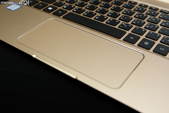 Acer Swift 7 約莫 1cm 的極致輕薄