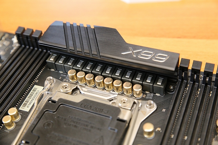 換換病發作,ASRock X99 Taichi + Intel Core i7-5930K