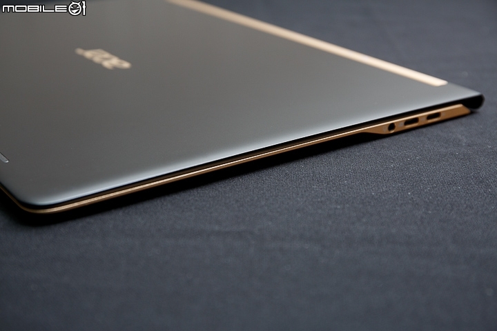 Acer Swift 7 約莫 1cm 的極致輕薄