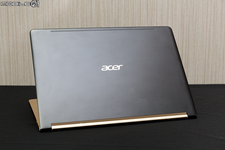 Acer Swift 7 約莫 1cm 的極致輕薄