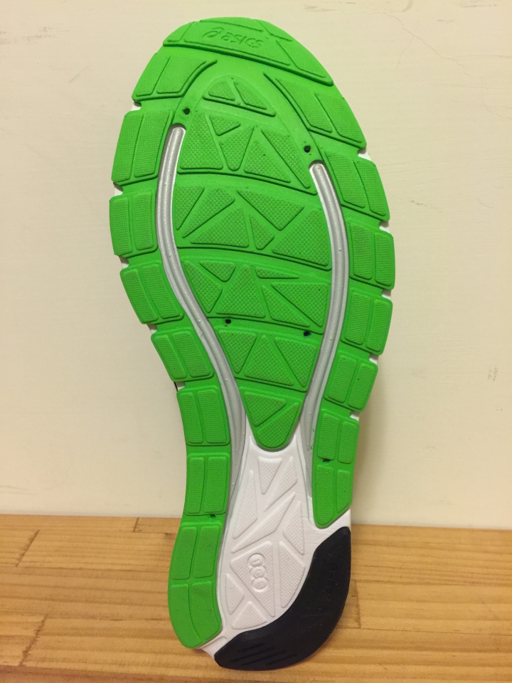 亞瑟士翔走 ASICS SKYSENSOR GLIDE 4-wide 開箱分享(附GEL-KAYANO 22比較)