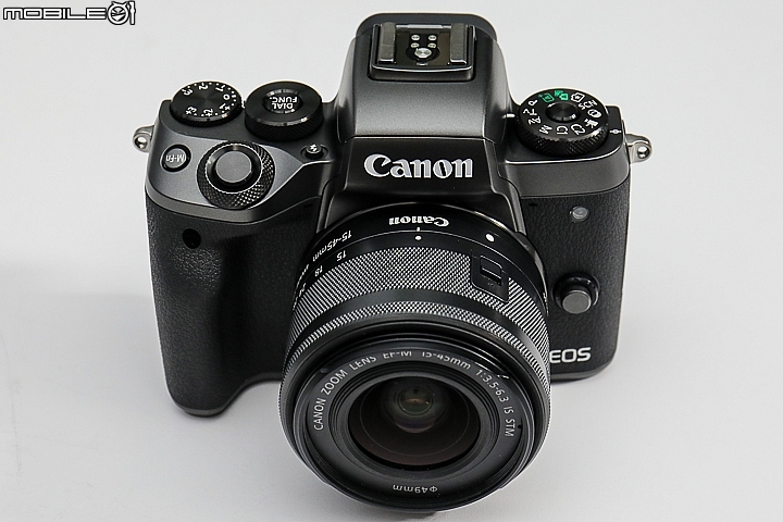 【採訪】Canon EOS M5 搭載DAF技術對焦超犀利,連拍每秒9張支援下翻自拍!