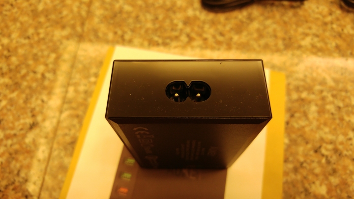 Aukey高通QC3.0快充5口USB(4+1快充)PA-T15充電器國標版開箱與測試
