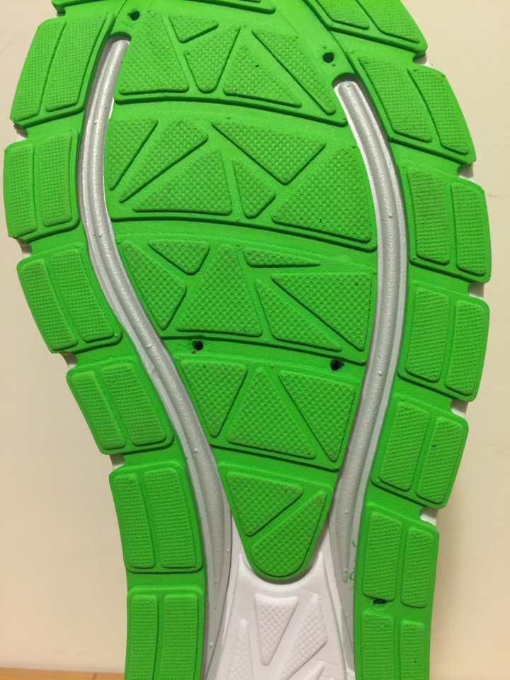 亞瑟士翔走 ASICS SKYSENSOR GLIDE 4-wide 開箱分享(附GEL-KAYANO 22比較)