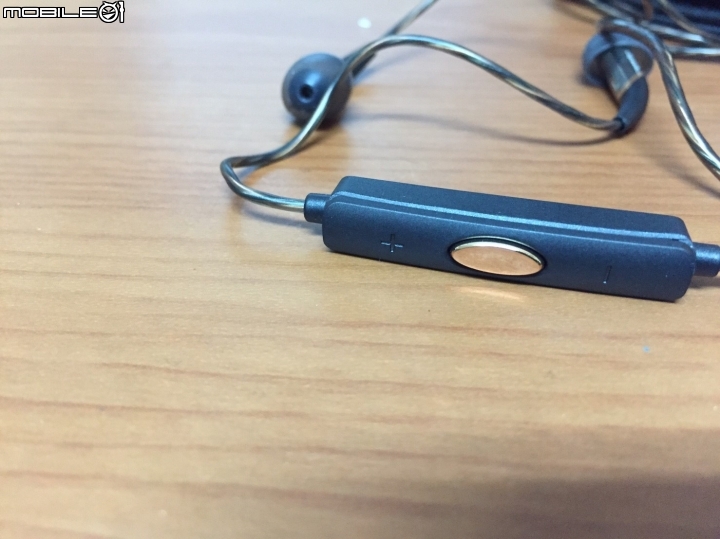 應該是01首開吧? Klipsch Reference X12i