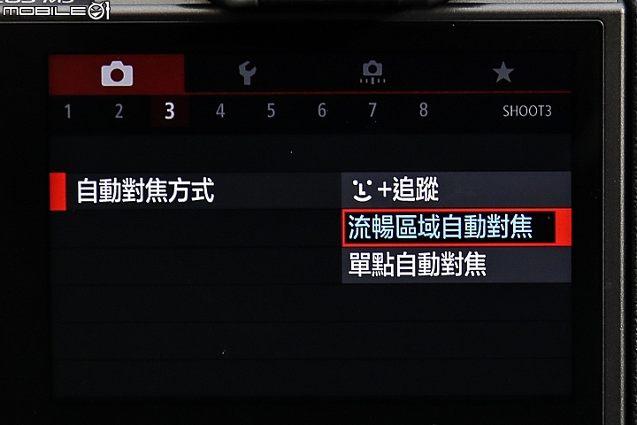 【採訪】Canon EOS M5 搭載DAF技術對焦超犀利,連拍每秒9張支援下翻自拍!