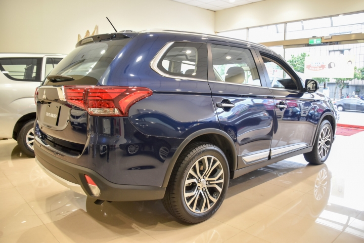 賞車New Outlander