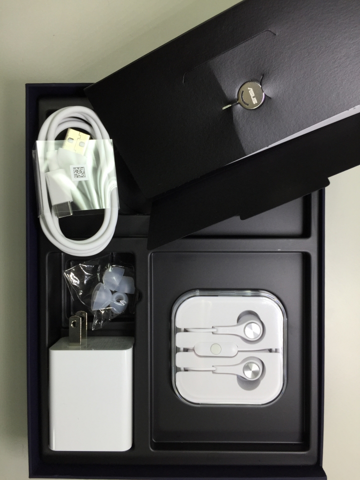 裸背新時尚ZenFone 3 Deluxe 5.5吋 ZS550KL冰河銀小開箱