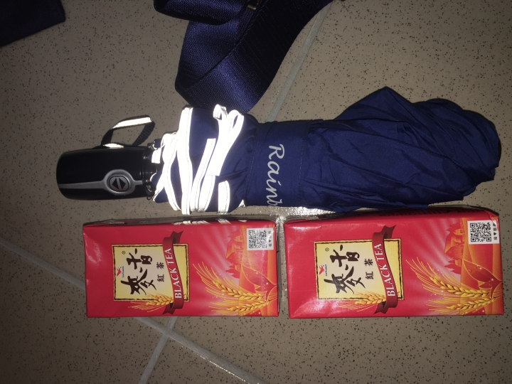 開箱:Orobianco單肩包 (圖多)(男)耐用又不撞包很推薦