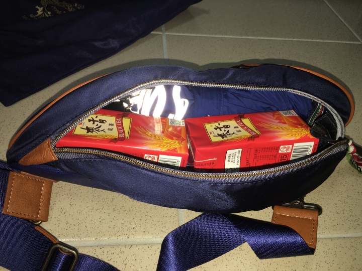 開箱:Orobianco單肩包 (圖多)(男)耐用又不撞包很推薦