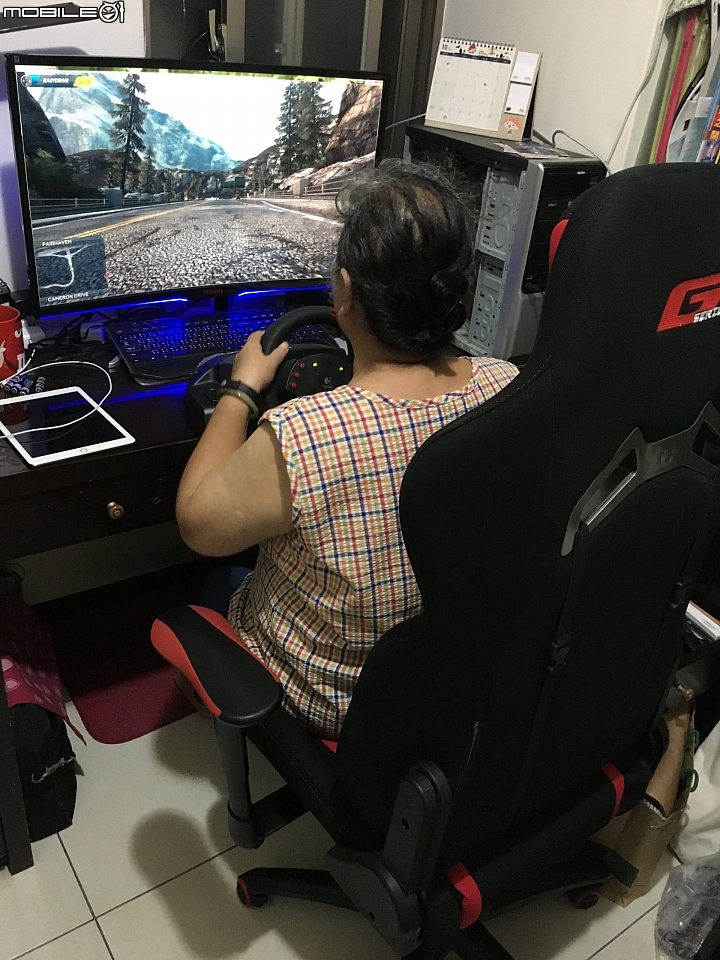 AOC AG322FCX 32吋曲面電競螢幕,用過144Hz就回不去了