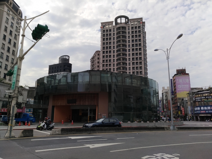 裸背新時尚ZenFone 3 Deluxe 5.5吋 ZS550KL冰河銀小開箱