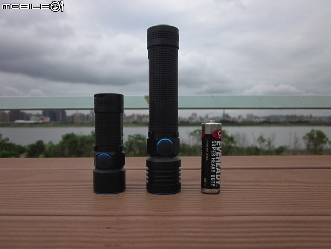 OLIGHT S10R III (16340) & S30R III (18650) 好用方便隨充EDC