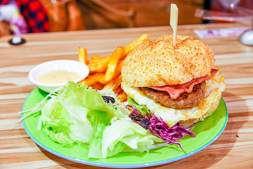 【玩 台北】中山區 豐Burger 豐富的一天就從豐漢堡開始吧。超豐盛美味早午餐~