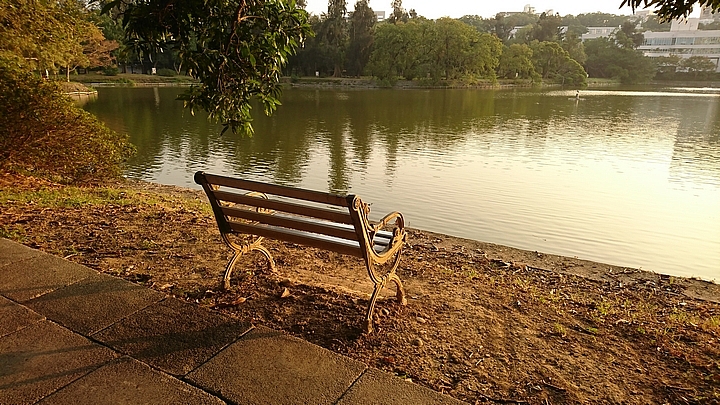 精煉鉑爵銀_SONY XZ