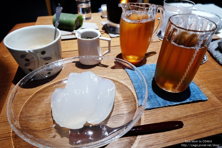 京都日式甜點│ゼンカフェZEN CAFE【拖著媽媽去關西】│鍵善良房新極簡概念店,老鋪的招牌新甜點「葛切」超級推薦│tabelog分數頗高,日本人午茶的私密咖啡館