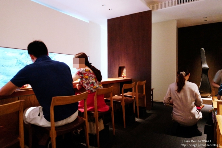 京都日式甜點│ゼンカフェZEN CAFE【拖著媽媽去關西】│鍵善良房新極簡概念店,老鋪的招牌新甜點「葛切」超級推薦│tabelog分數頗高,日本人午茶的私密咖啡館